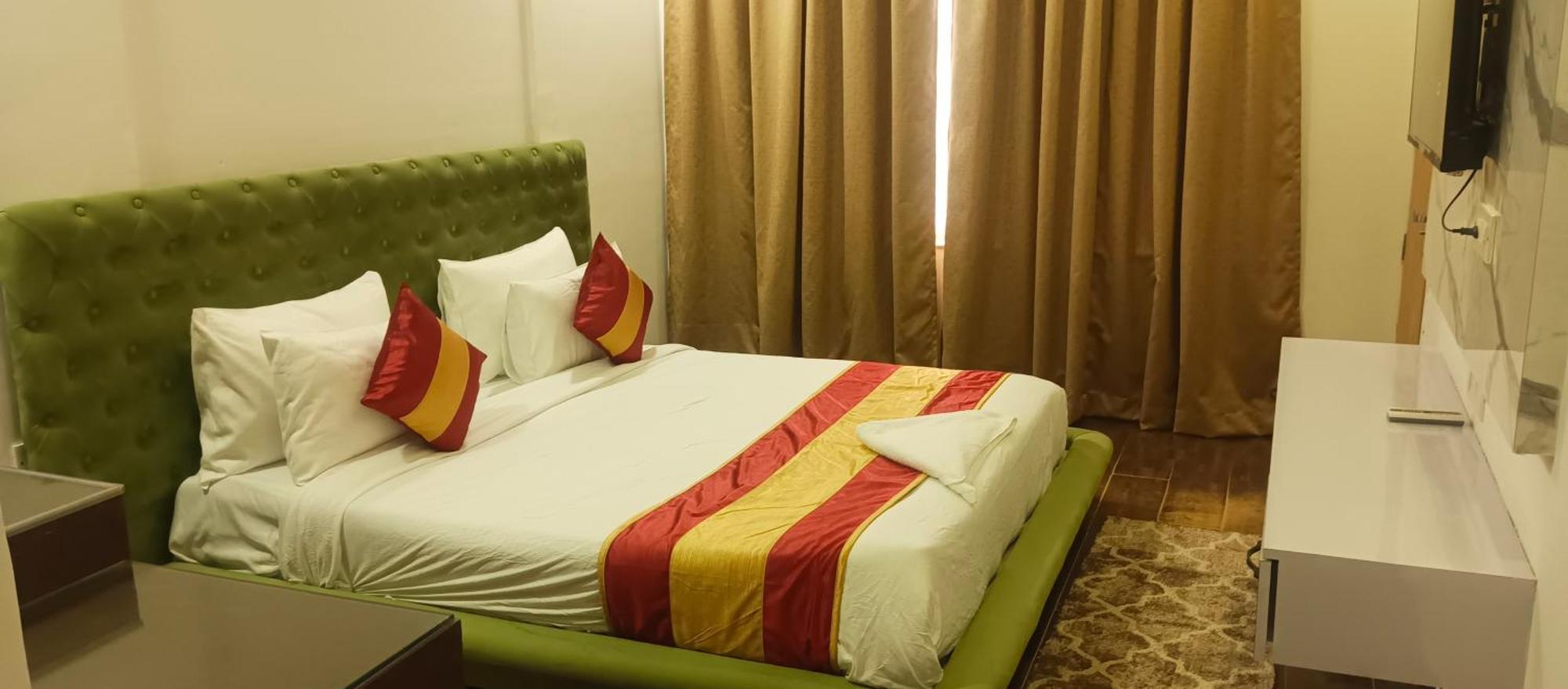 Hotel Elite Sector 45 I Gurgaon Central I Couple Friendly Екстер'єр фото