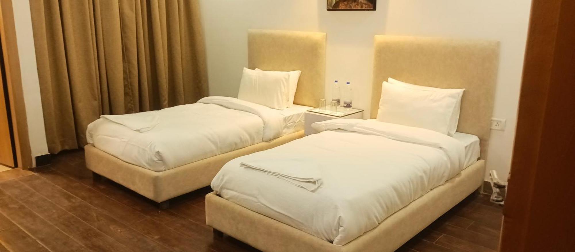 Hotel Elite Sector 45 I Gurgaon Central I Couple Friendly Екстер'єр фото