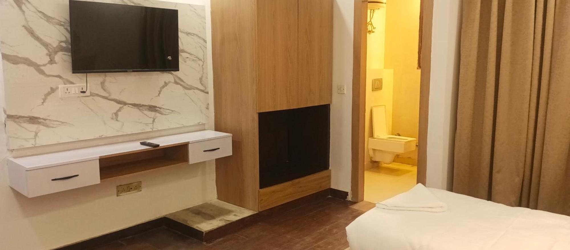 Hotel Elite Sector 45 I Gurgaon Central I Couple Friendly Екстер'єр фото