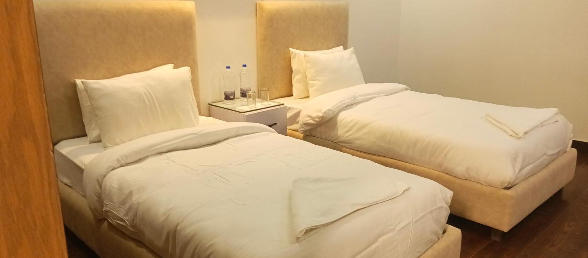 Hotel Elite Sector 45 I Gurgaon Central I Couple Friendly Екстер'єр фото