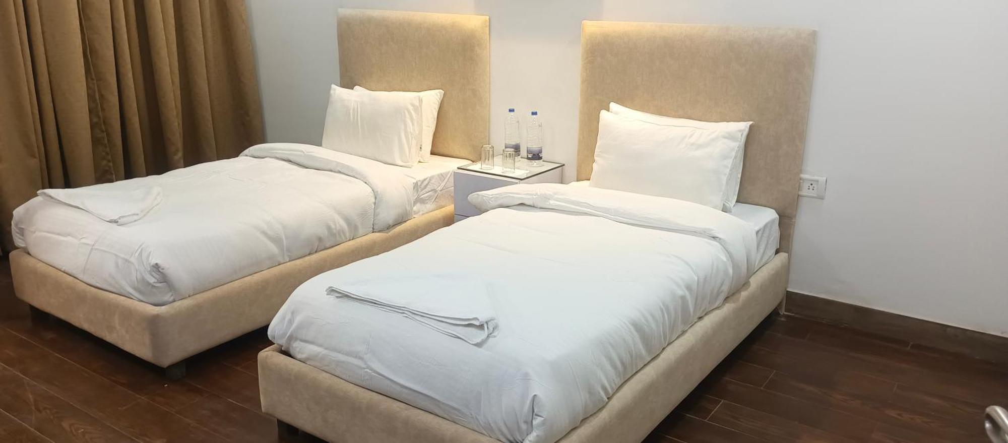 Hotel Elite Sector 45 I Gurgaon Central I Couple Friendly Екстер'єр фото