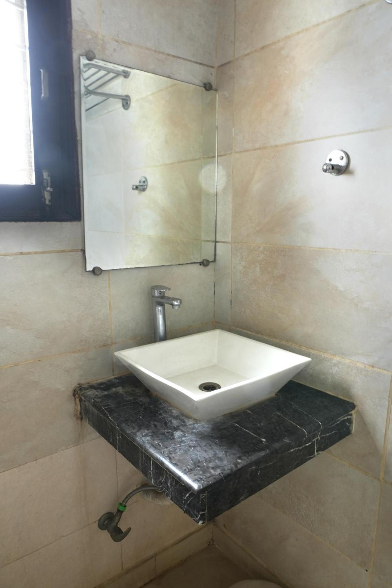 Hotel Elite Sector 45 I Gurgaon Central I Couple Friendly Екстер'єр фото