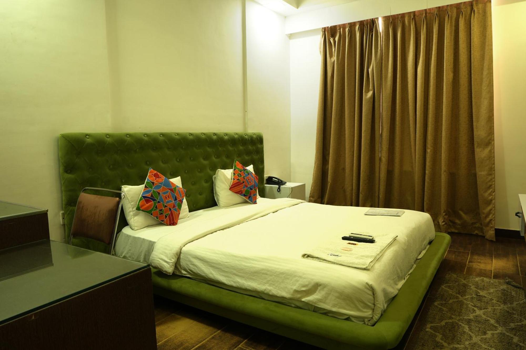 Hotel Elite Sector 45 I Gurgaon Central I Couple Friendly Екстер'єр фото