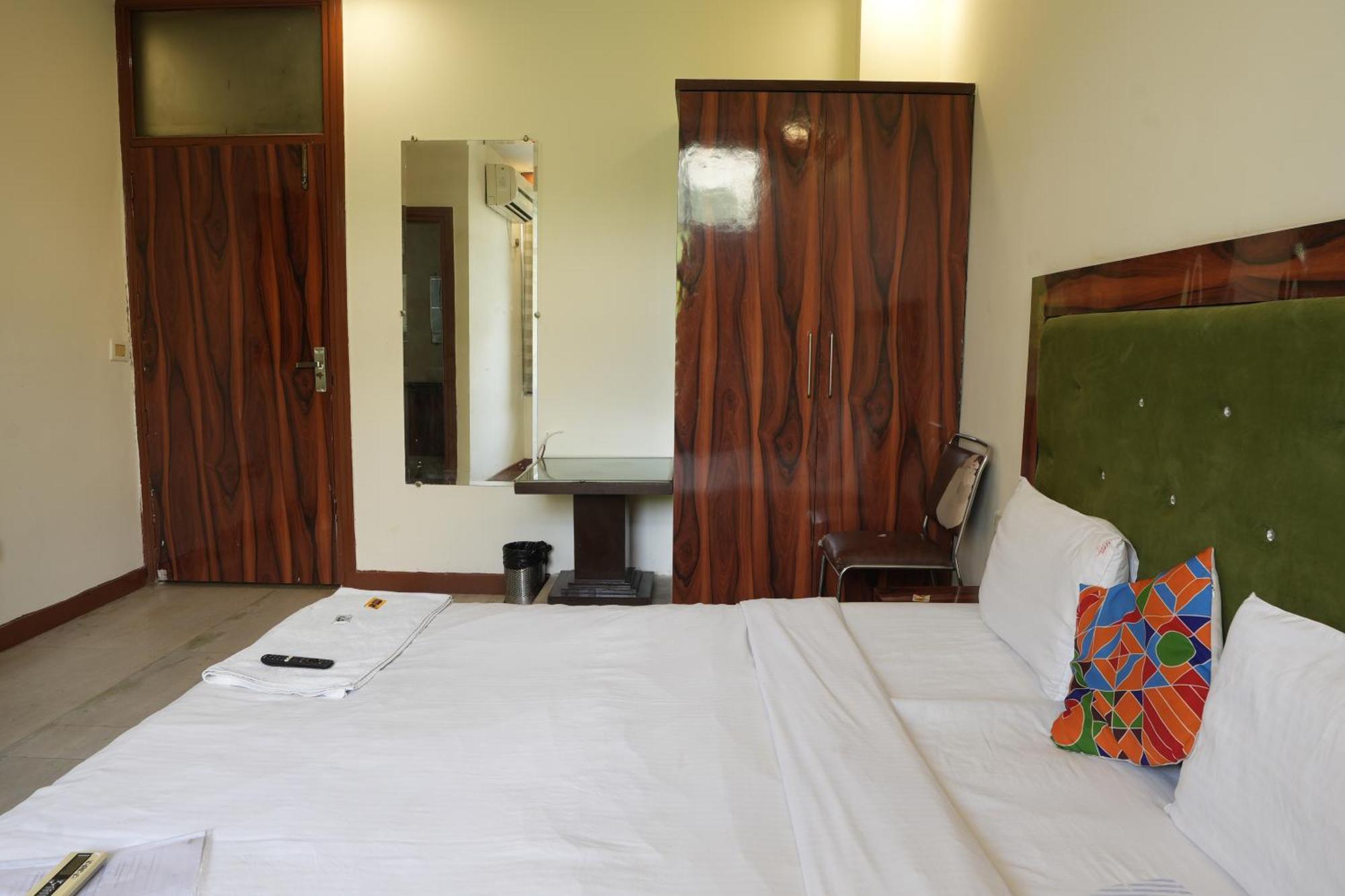 Hotel Elite Sector 45 I Gurgaon Central I Couple Friendly Екстер'єр фото
