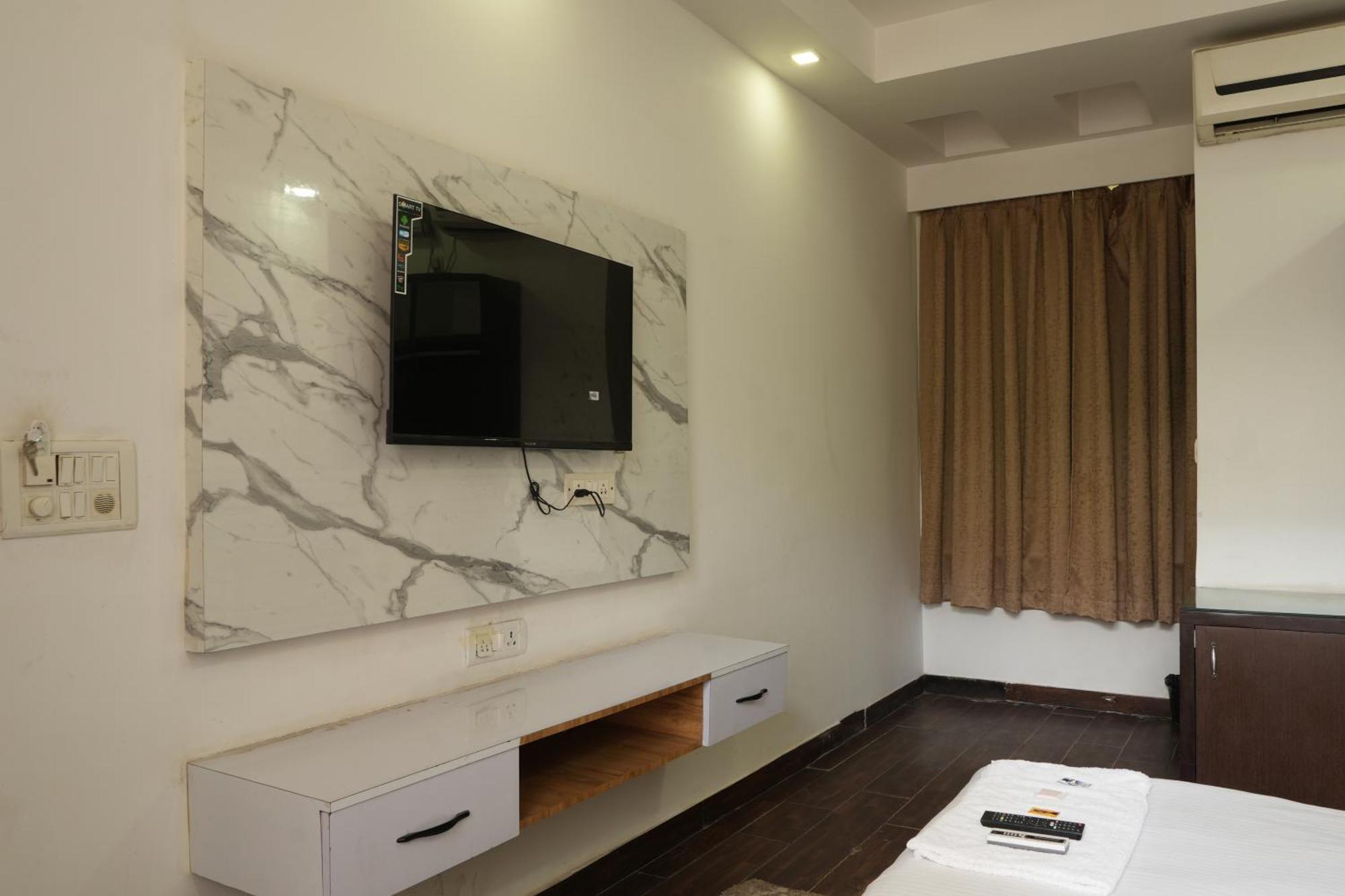 Hotel Elite Sector 45 I Gurgaon Central I Couple Friendly Екстер'єр фото