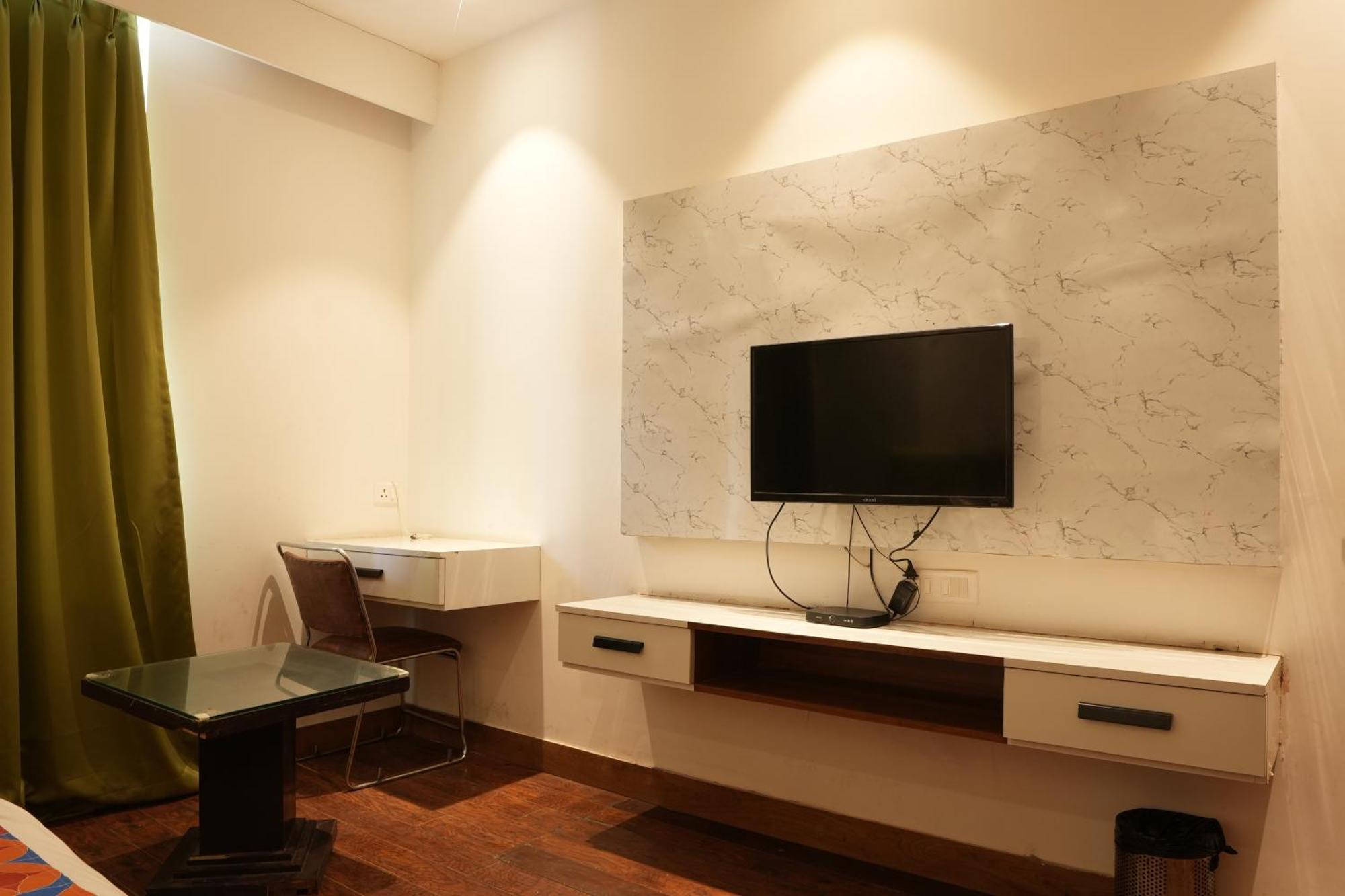 Hotel Elite Sector 45 I Gurgaon Central I Couple Friendly Екстер'єр фото